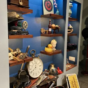 Trophy pieces and signs for you to hold and take pics of when you beat a game.