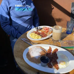 SweatTracker.com crew was here! Breakfast