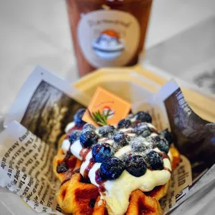 Blueberry Croffle | @whatevaeats