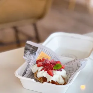 Strawberry &amp; Cream Cheese Croissant