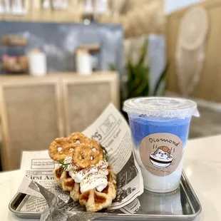 Tiramisu Croffle, Blue   IG @duh_lish