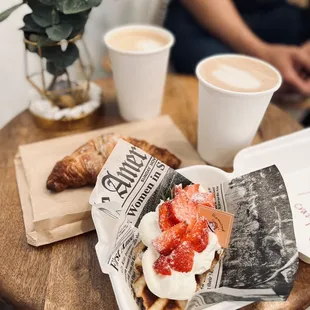 strawberry cream cheese croffle