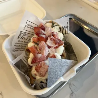 Strawberry & Cream Cheese Croissant