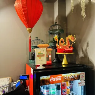 Adorable decor and drinks.