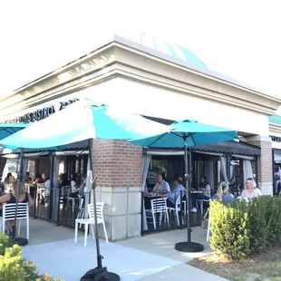 the outside of the restaurant