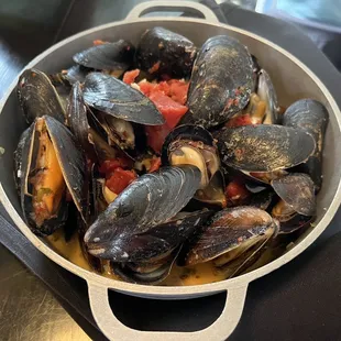Giant Pot O&apos;Mussels
