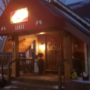 the outside of the restaurant