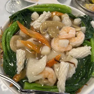 90. Seafood Pan-Fried Noodle