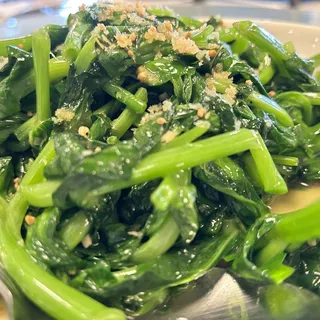 81. Braised Pea Pod Leaves with Egg Yolk