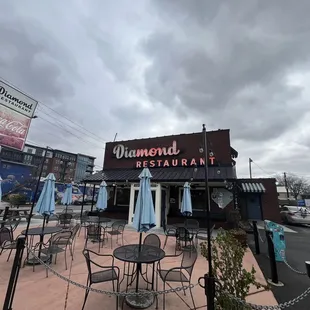 the outside of the restaurant