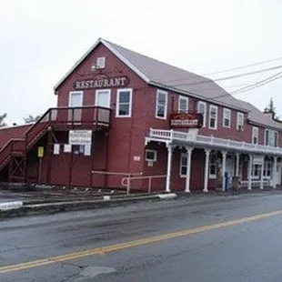 Picture of the Diamond Springs Hotel as provided by their website.