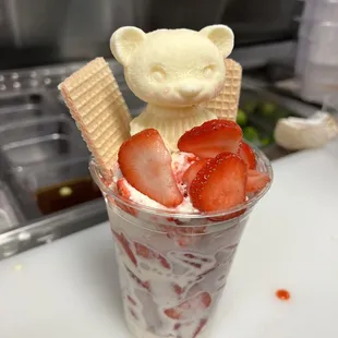 Strawberry and cream with ice cream