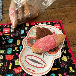 Pan dulce: puerquito and an elote.
