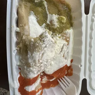 tamales preparadas with sour cream, green &amp; red salsa