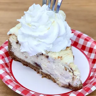 Cinnamon Roll Cheesecake