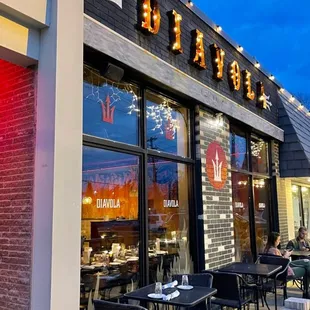 the outside of a restaurant