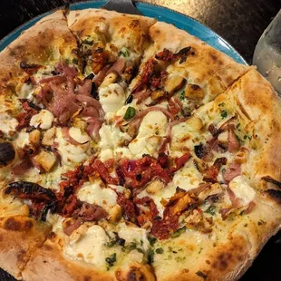 Sundried tomato pizza