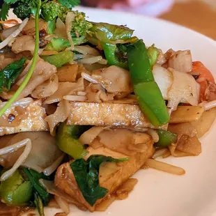 Drunken noodles with tofu, close-up