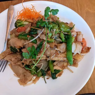 Drunken noodles with tofu as viewed from above