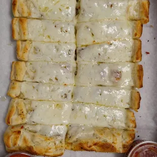 a cheesy cheese pizza