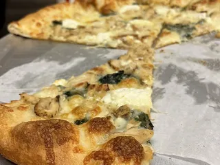 Mondo's Pizza