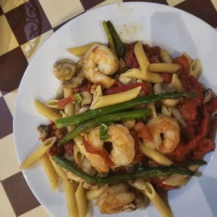 Shrimp and asparagus with Pena pasta
