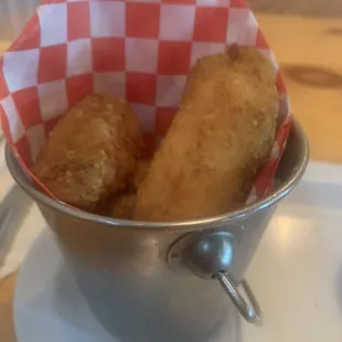 food, chicken wings and fried chicken