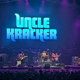 Admirable concert kick off by uncle kracker