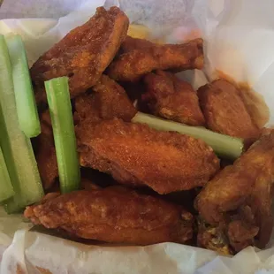 chicken wings and fried chicken, fried chicken wings, fried chicken, chicken, bbq wings, poultry, chicken wings, food, bbq chicken