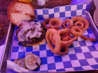 barrel house bar and cafe
