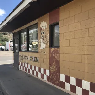 Very good service, I just order take out family buckets. Need to wait for 15 minutes it's freshly cooked. I'm so excited