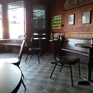 Great vibe. Super relaxing. Beer selection is solid and not overpriced.