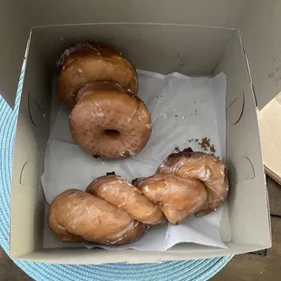 Bestie dad got for breakfast I'm a doughnut connoisseur I will fantasize about this doughnut will need to get again