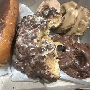 The apple fritter was HUGE! I only ate a third of it. Those old fashioned doughnuts were great, too!