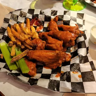 Wing bucket with fries
