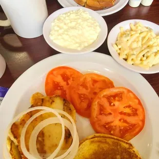 5/5 Grilled Chicken Sandwich 3 sides Mac salad &amp; cottage cheese