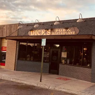 Dick&apos;s Pub &amp; Restaurant - Storefront