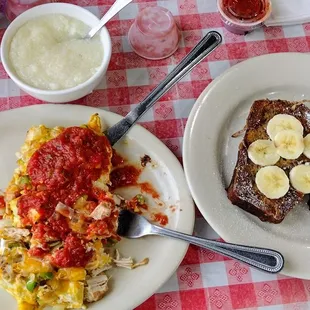 Fajita Omelette w/ Grits &amp; Banana Bread &amp; LOTS of great Salsa