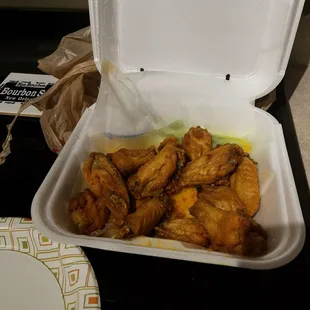 I ordered gold rush. No sauce at all. 1 job man. Toss in the sauce. Done ordering from here. Maybe a new location next time