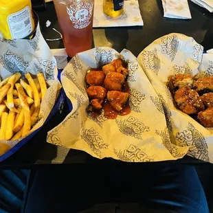 food, bbq chicken, bbq wings, poultry, chicken, fried chicken wings, fried chicken, chicken wings, chicken wings and fried chicken