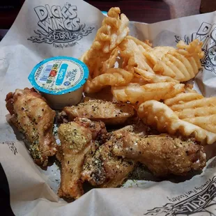 Lunchtime wing special