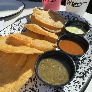 Tostada y Salsas