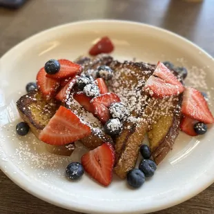 French Toast with seasonal berries