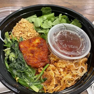 Tumeric fish bun