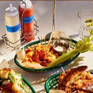 food, chicken wings and fried chicken