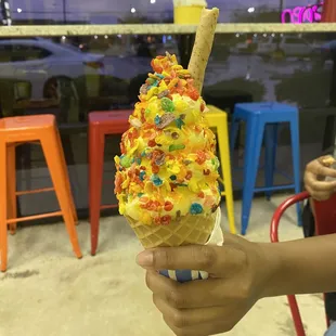 Vanilla soft serve ice cream w fruity pebble topping