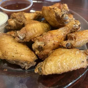 a plate of fried chicken wings