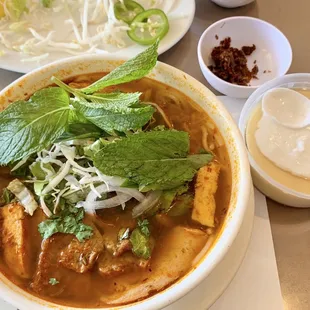 Bun hue chay &amp; tofu lanh