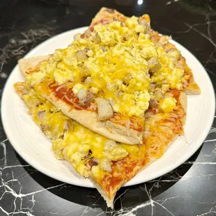 Breakfast pizza / this was way more food than I expected