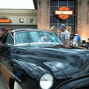 Dillon Brothers Throttle Thursdays